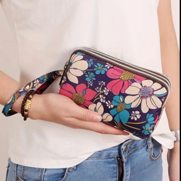 NEW! Floral 3 Zip Wallet/Cosmetic Bag Wristlet. NWOT - Picture 2 of 4